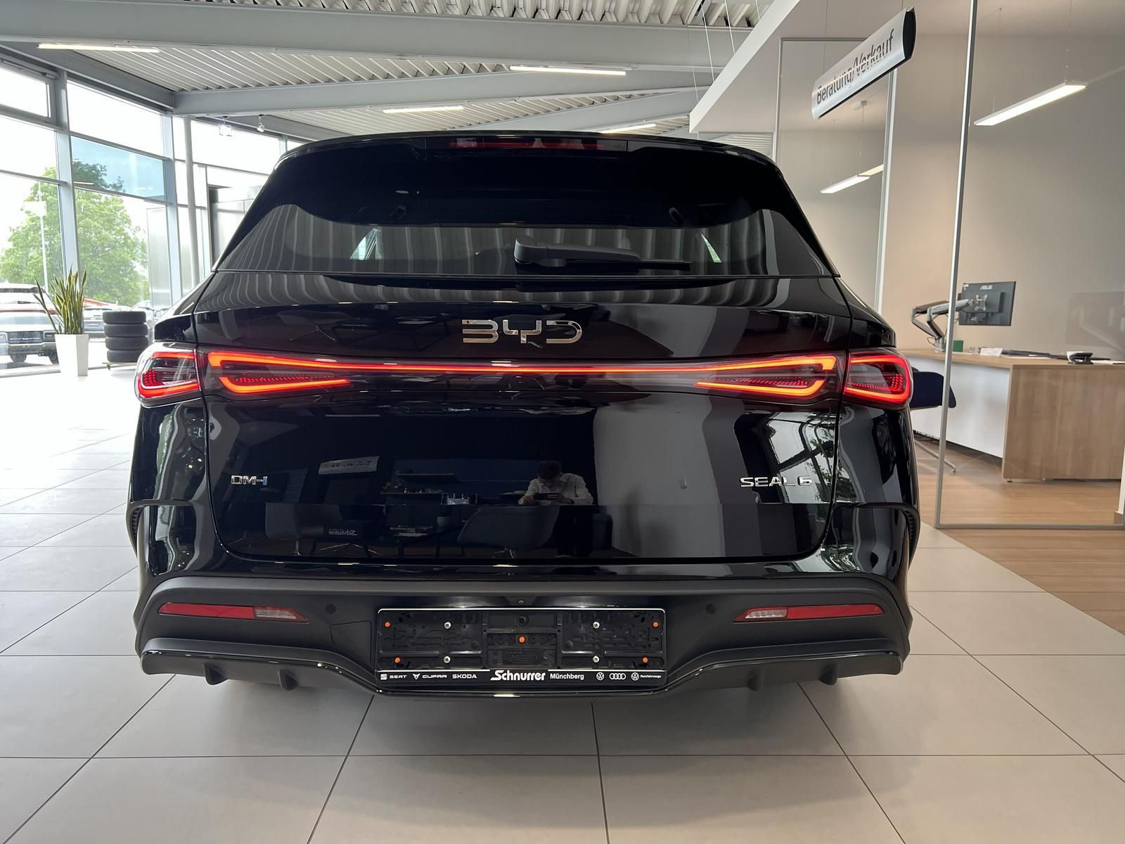 BYD SEAL 6