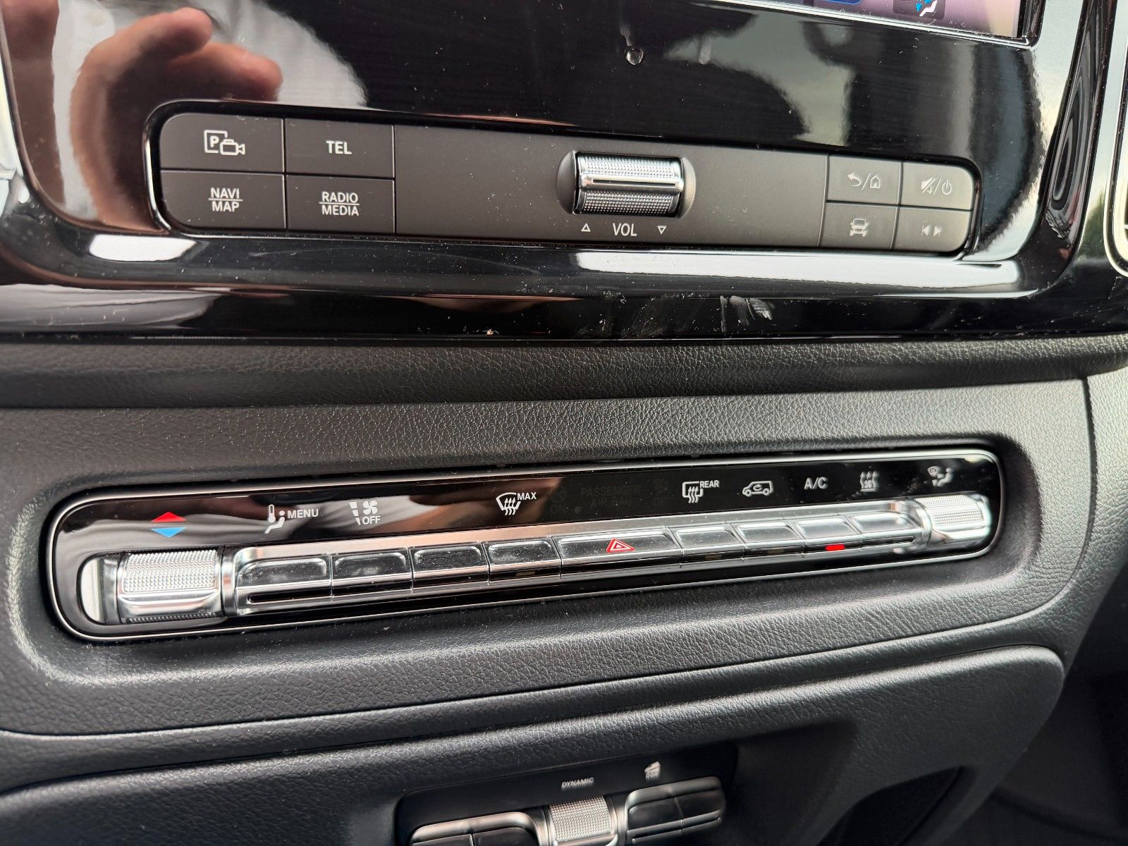 Fahrzeugabbildung Mercedes-Benz Vito 116 CDI 9G 4x4 Tourer Extral AHK2,5 Stdh