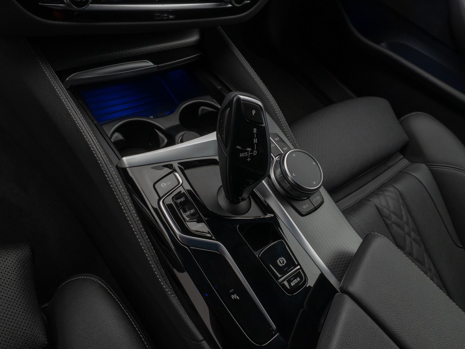 Fahrzeugabbildung BMW 520d xD M Sport Kamera HUD DAB Alarm Individual