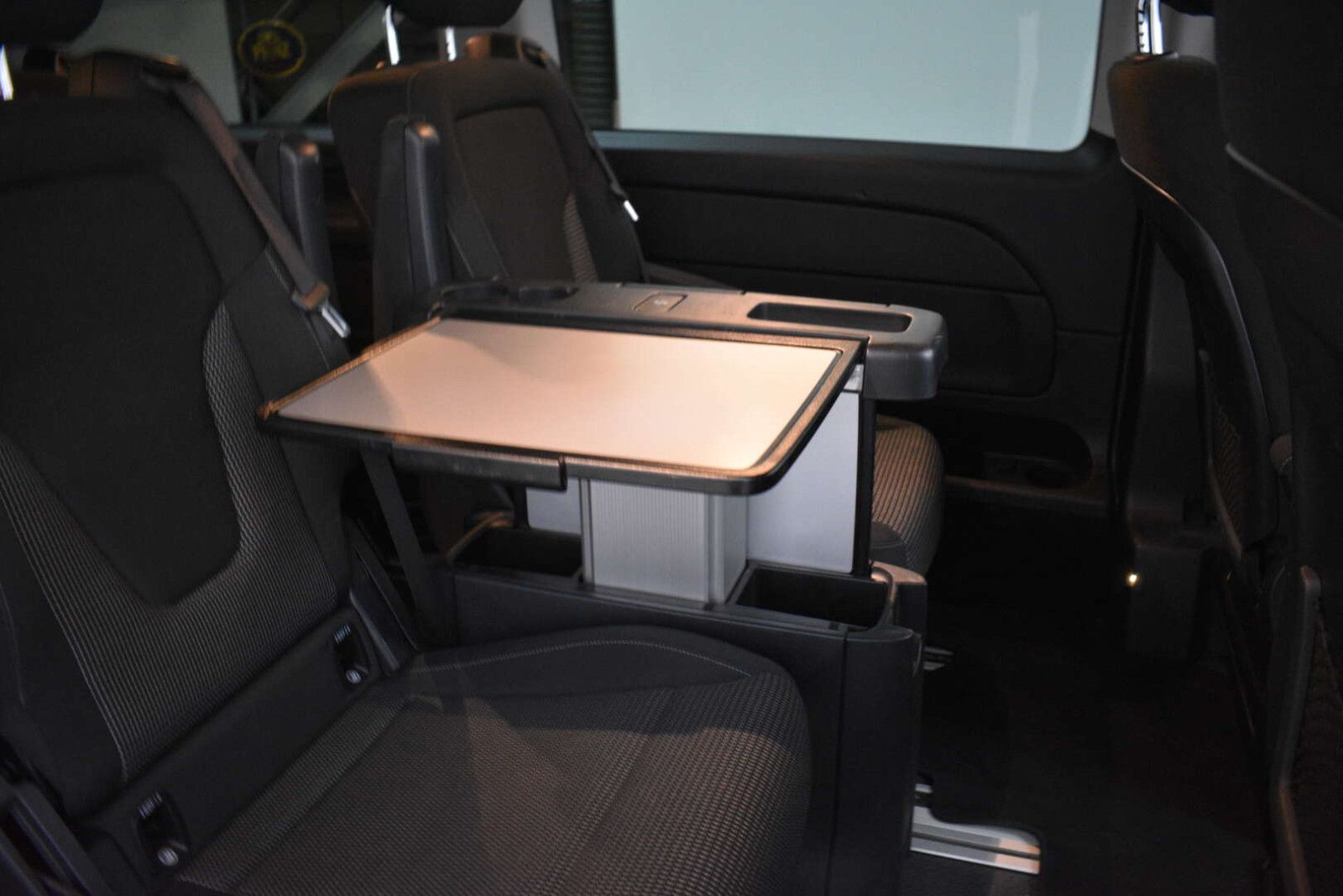 Fahrzeugabbildung Mercedes-Benz V300d 4Mat Edit Extralang AMG 19"+NIGHT+AHK+LED+