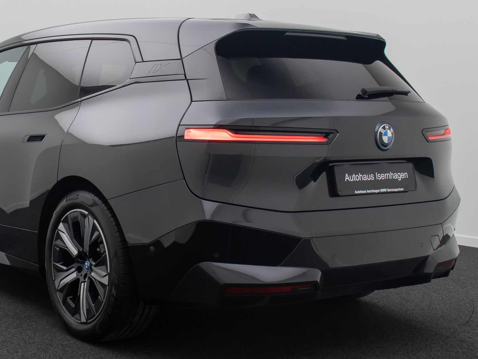 Fahrzeugabbildung BMW iX xD40 Sport 360&deg;DAB AHK Bel&uuml;ftung Komfort 21Zl