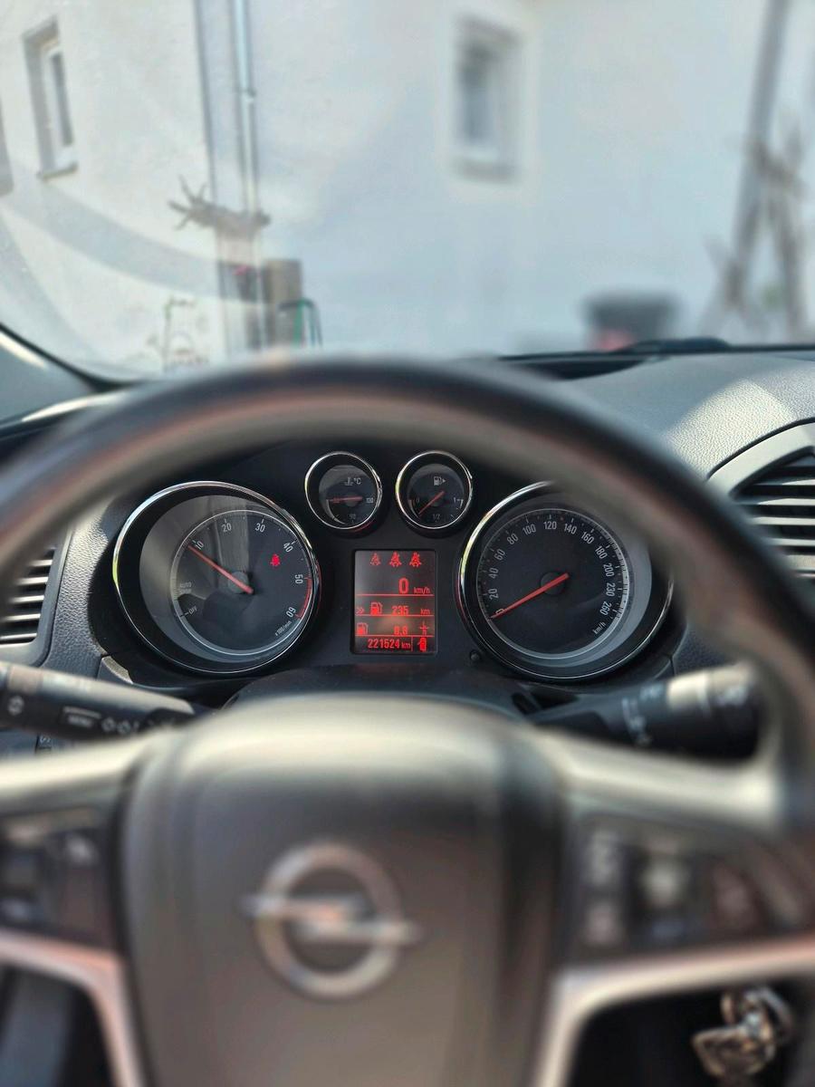 Opel Insignia 2013 — photo 15
