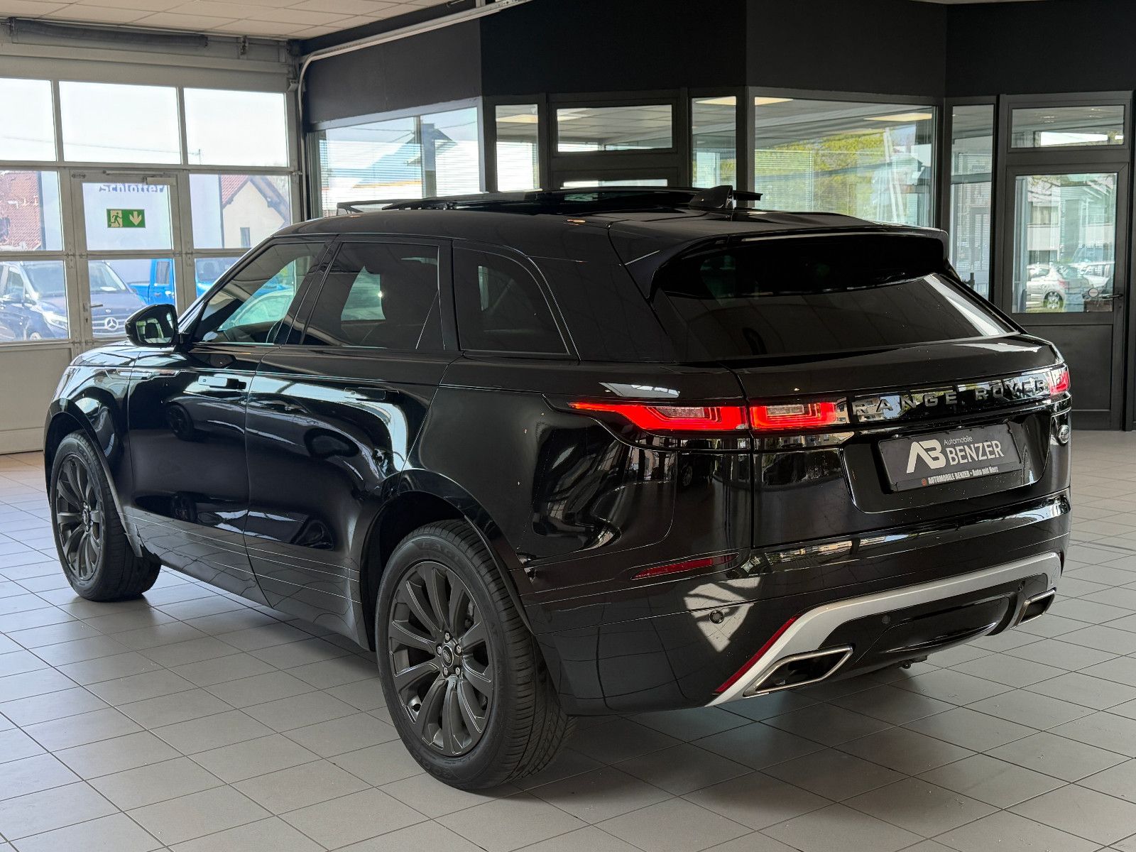 Fahrzeugabbildung Land Rover Range Rover Velar/R-DYNAMIC/PANO/HEAD-UP/ACC