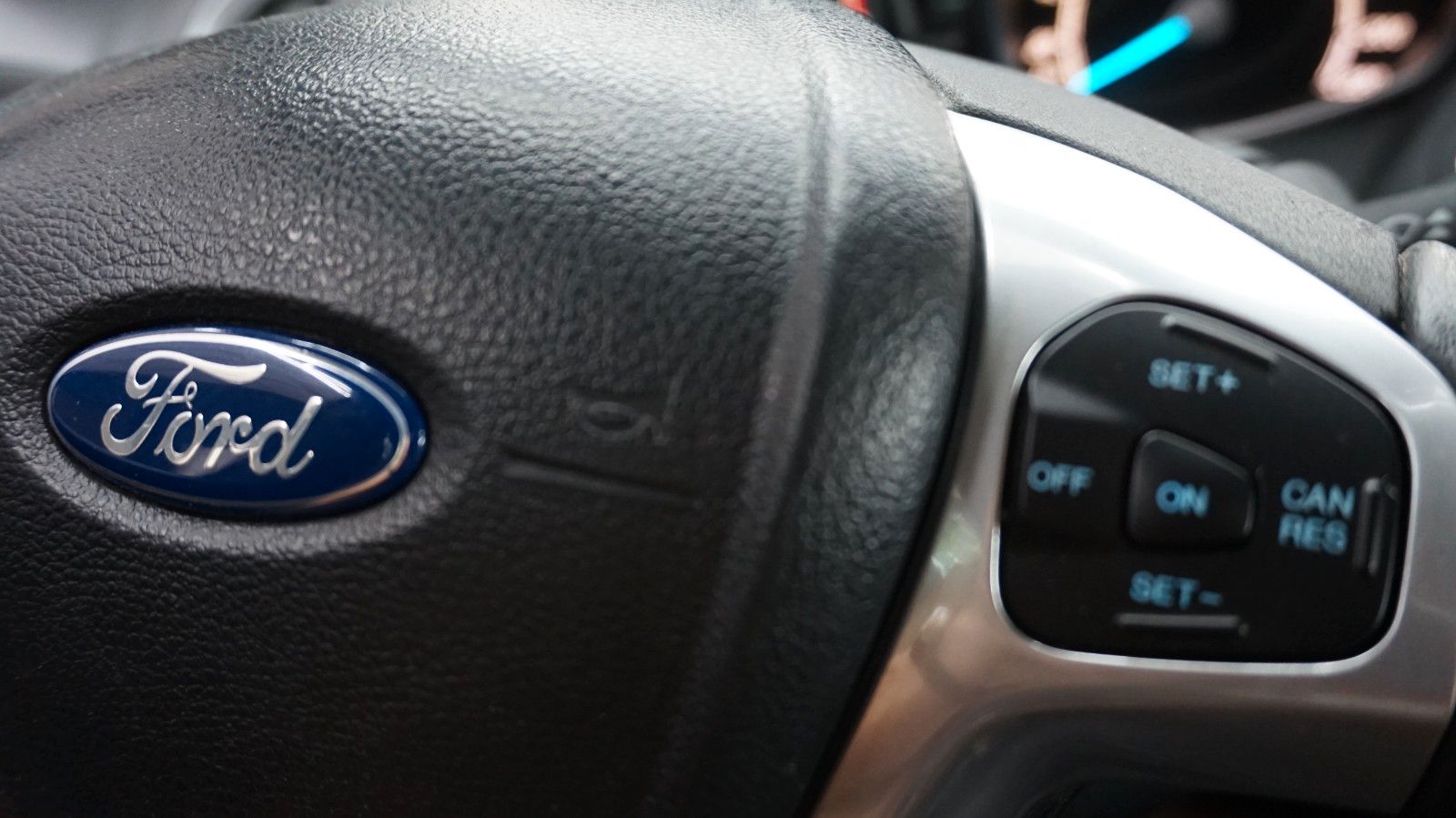 Fahrzeugabbildung Ford B-Max Titanium 4,9 Liter / 100 Km