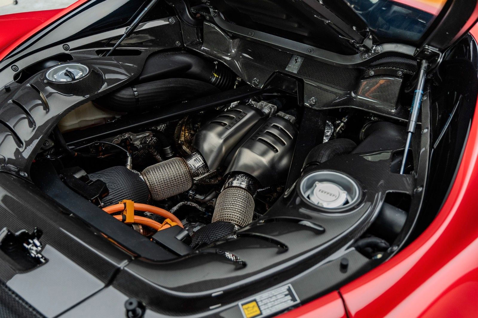 Fahrzeugabbildung Ferrari 296 GTB Speciale + Carbon + Lipstick Red + Lift