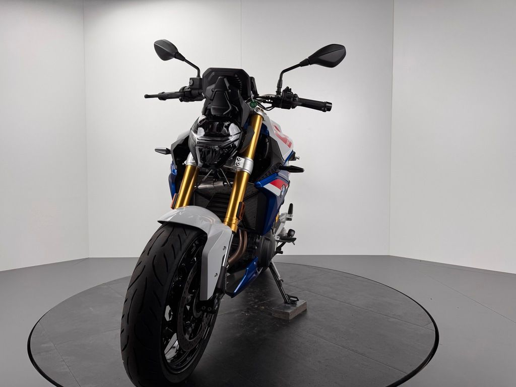 Fahrzeugabbildung BMW F900 R *VOLLAUSSTATTUNG *NEUWERTIG