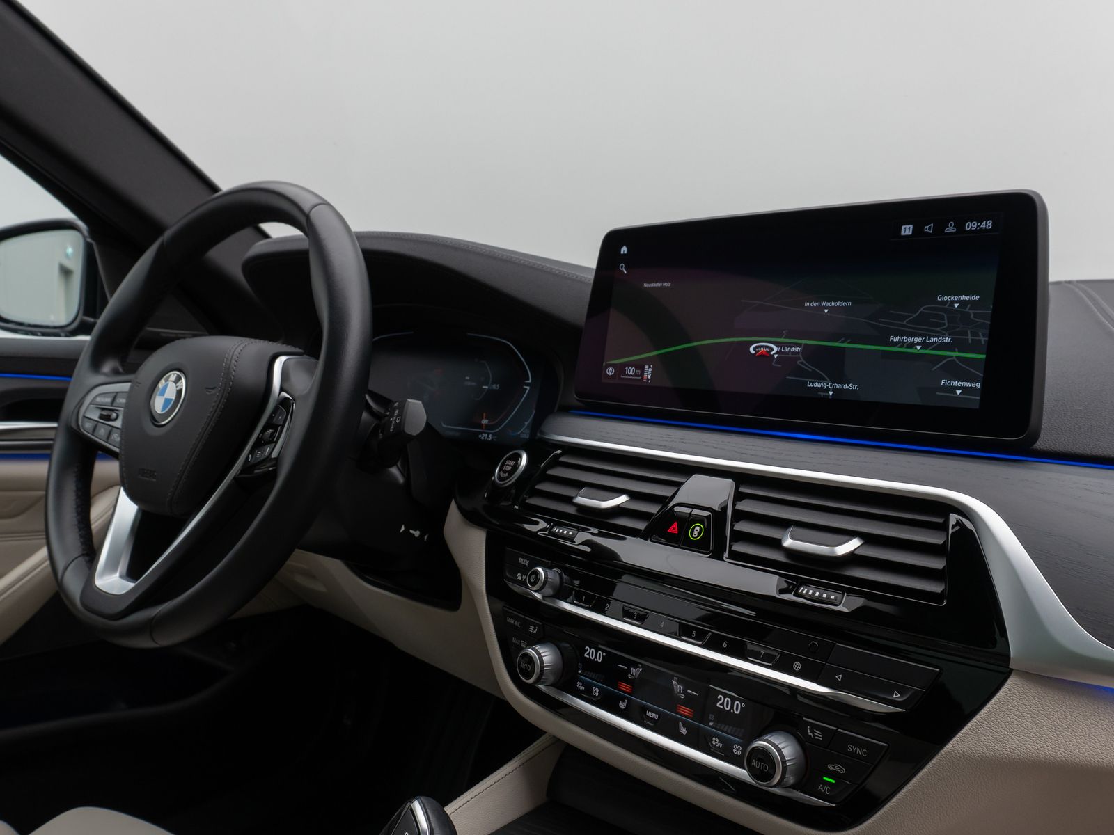 Fahrzeugabbildung BMW 520d  xD Luxury Line Panorama Kamera DAB H/K AHK