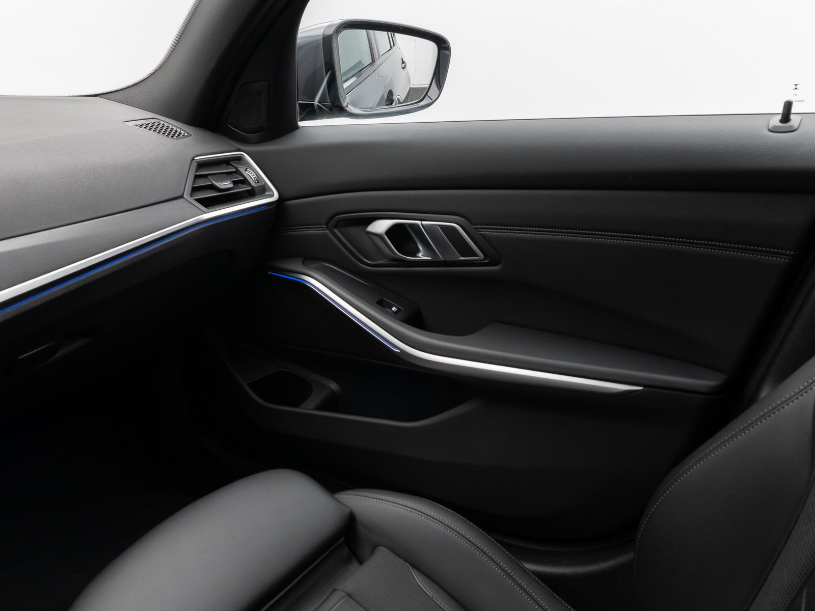 Fahrzeugabbildung BMW 330i xD SportLine DAB HiFi PDC Alarm LED M Sport