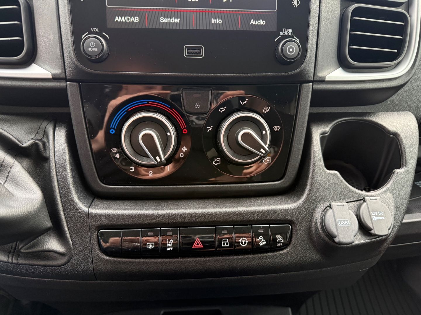 Fahrzeugabbildung Opel Movano 2.2 Blue HDI 140 L3H2 mit Allwetter