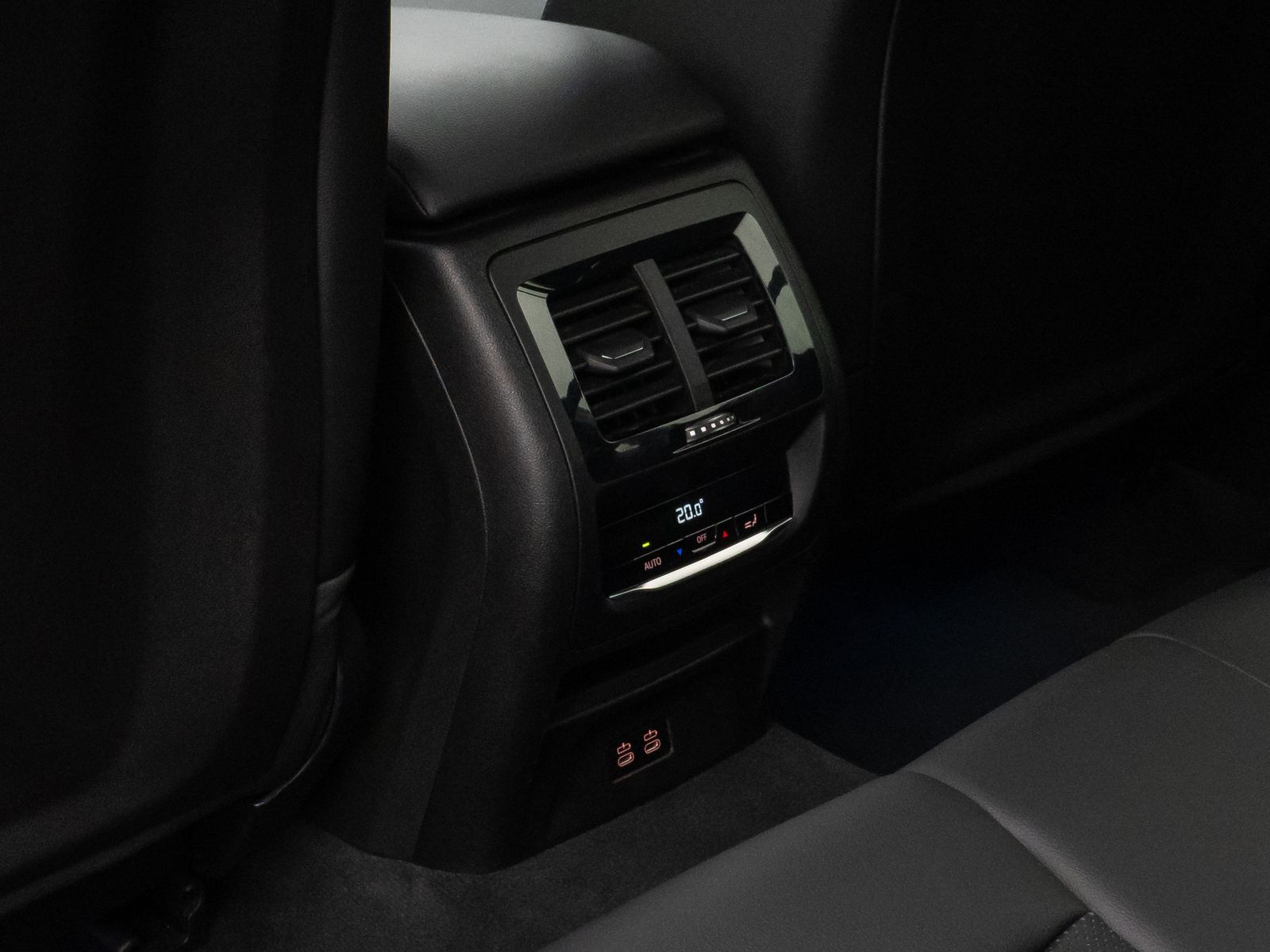 Fahrzeugabbildung BMW X3 xD30e Laser Kamera HUD DAB AHK Komfort 19Zoll