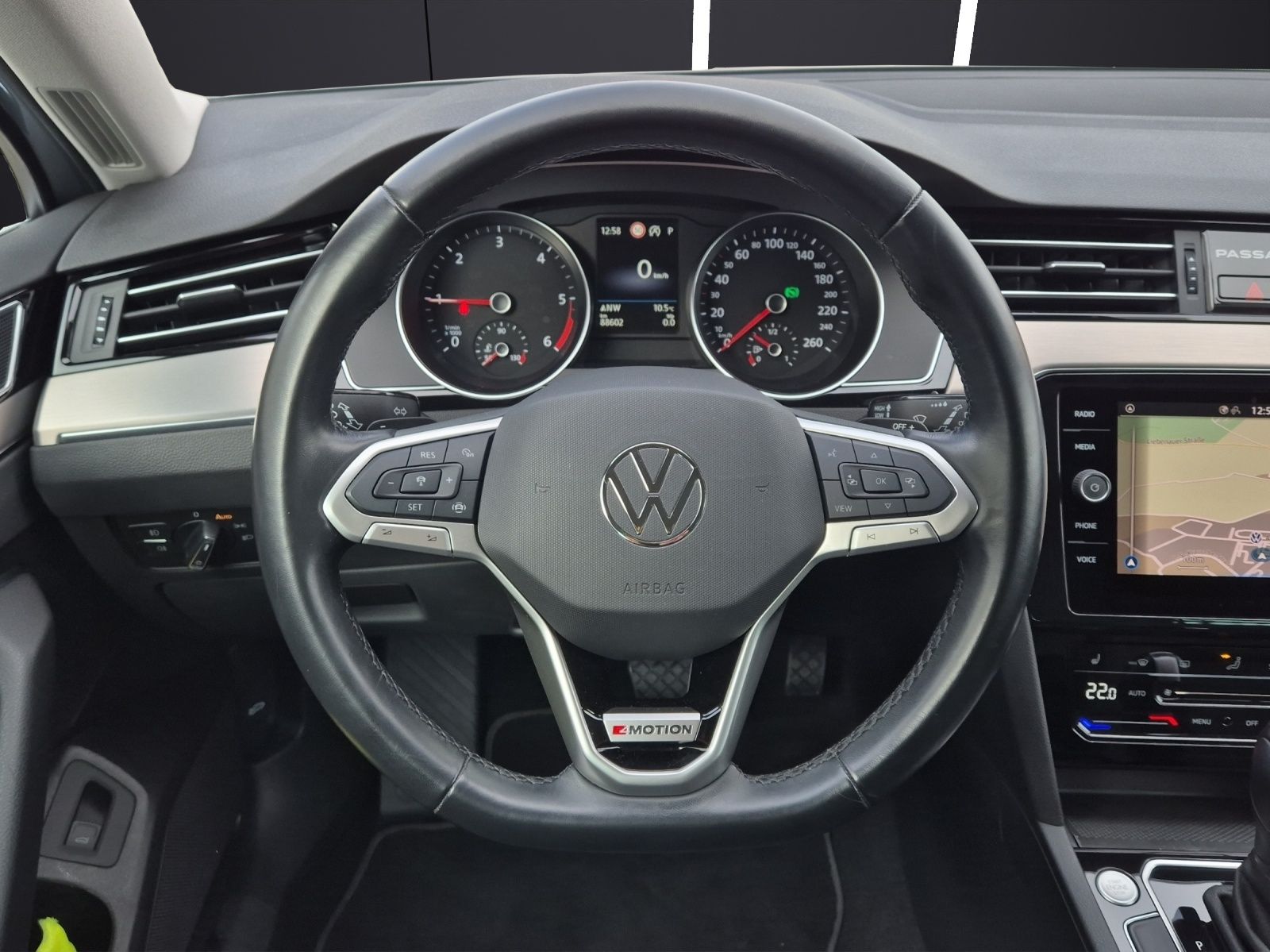 Fahrzeugabbildung Volkswagen Passat Variant TDI Elegance DSG 4M Matrix Navi A