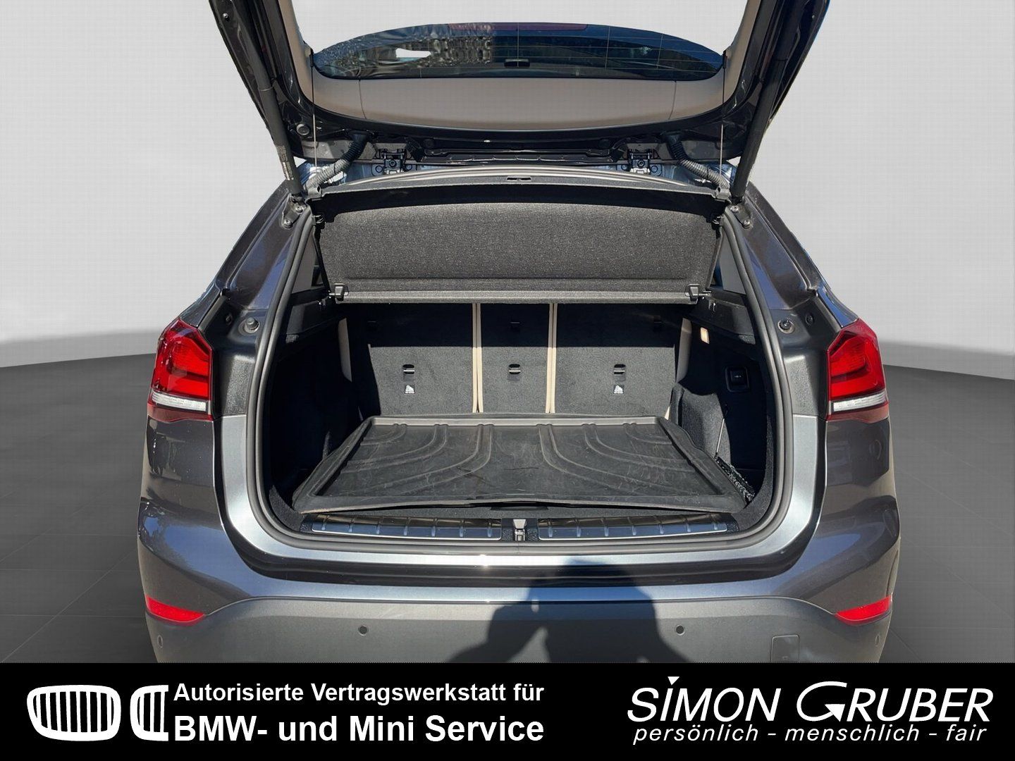 Fahrzeugabbildung BMW X1 xDrive20d Sport Line Navi+ HUD LED Kamera AHK