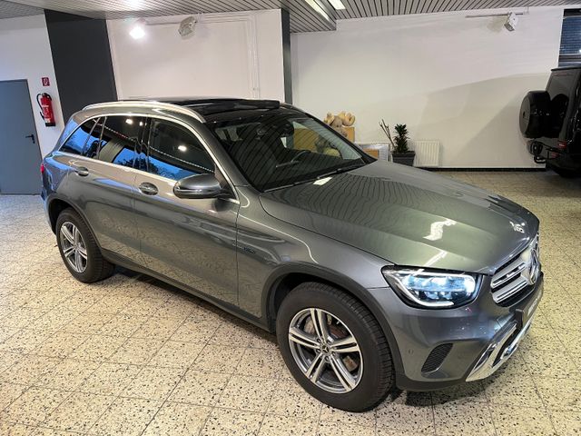 Mercedes-Benz GLC 300 de 4Ma AMG NAV/LED/PSD/AHK/PTS/KAMERA