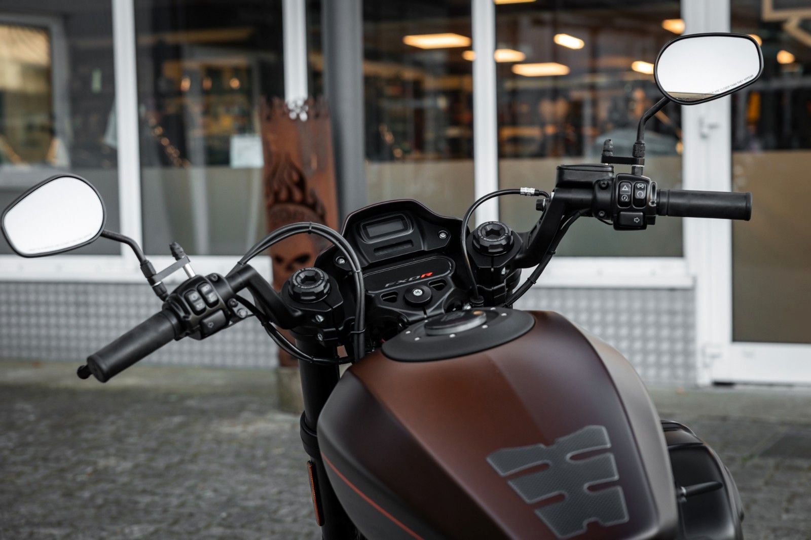 Fahrzeugabbildung Harley-Davidson FXDR 114 CUI - KESSTECH - SEITLICHER KZH
