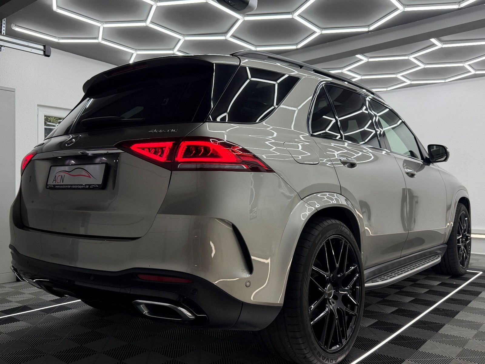 Fahrzeugabbildung Mercedes-Benz GLE 400 d 4Matic AMG-LINE/DISTRONIC+/AHK/7-SITZE