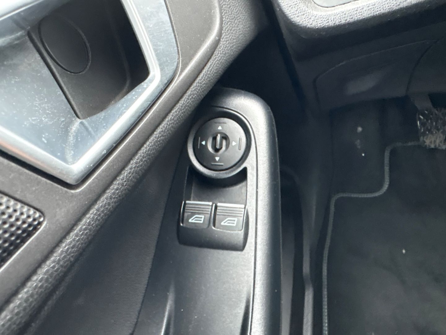 Fahrzeugabbildung Ford Fiesta SHZ Bluetooth Klimaanlage heizb WSS