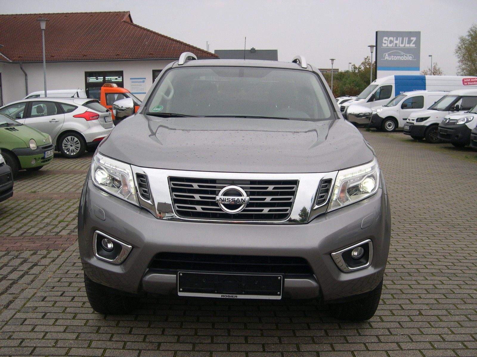 Fahrzeugabbildung Nissan Navara Double Cab+NAVI+AHZ+LEDER+4x4+