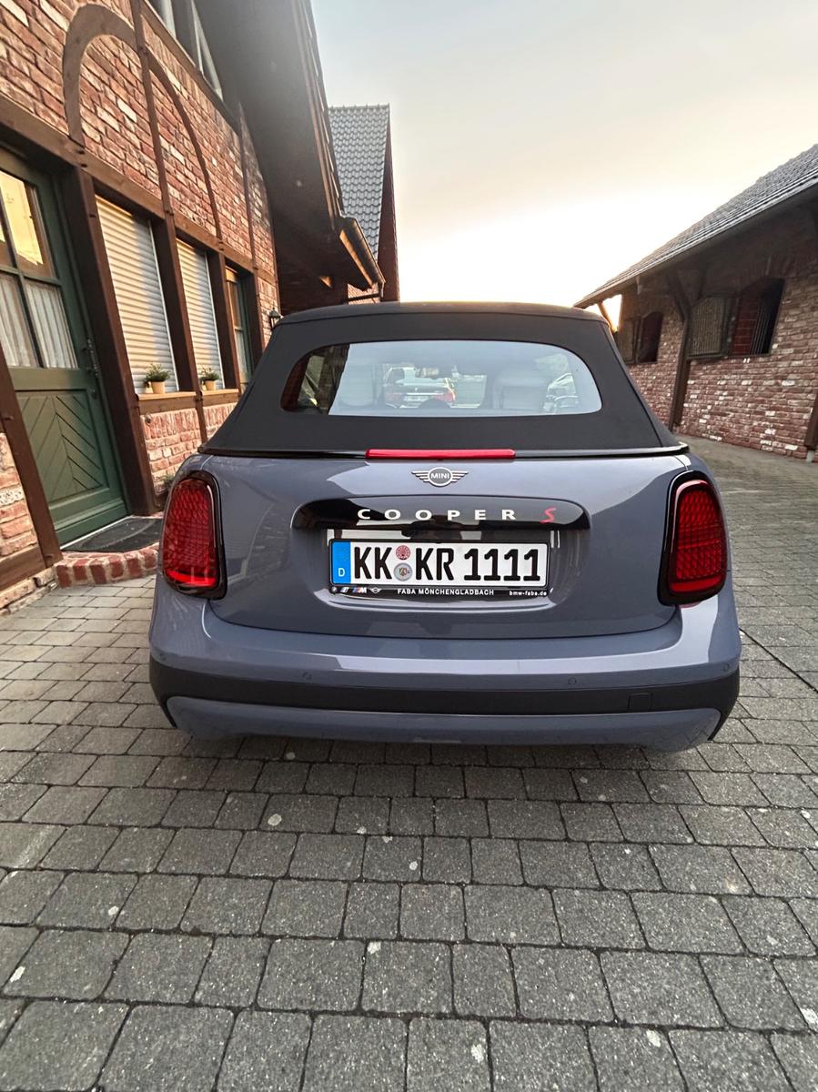 MINI Cooper S Cabrio S Cabrio Favoured Trim Stept...
