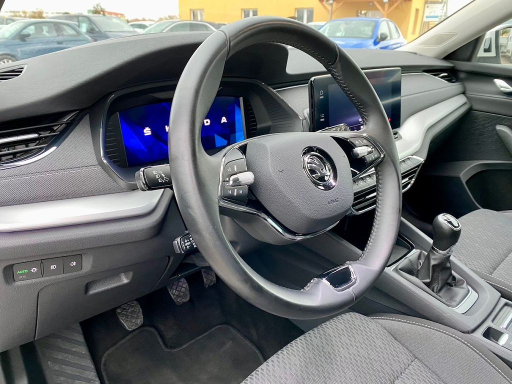 Fahrzeugabbildung SKODA Octavia Combi 2.0 TDI Style AAC NAVI LED HEAD UP