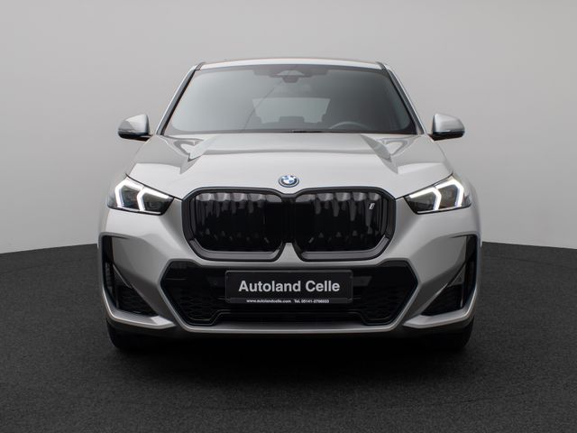 Foto Nummer 2: BMW iX1