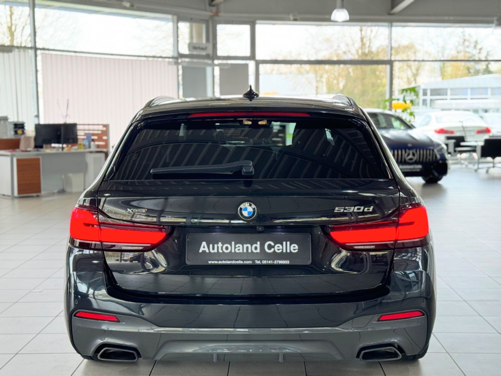 Fahrzeugabbildung BMW 530d xD M Sport Panorama Kamera HUD HiFi DAB ACC