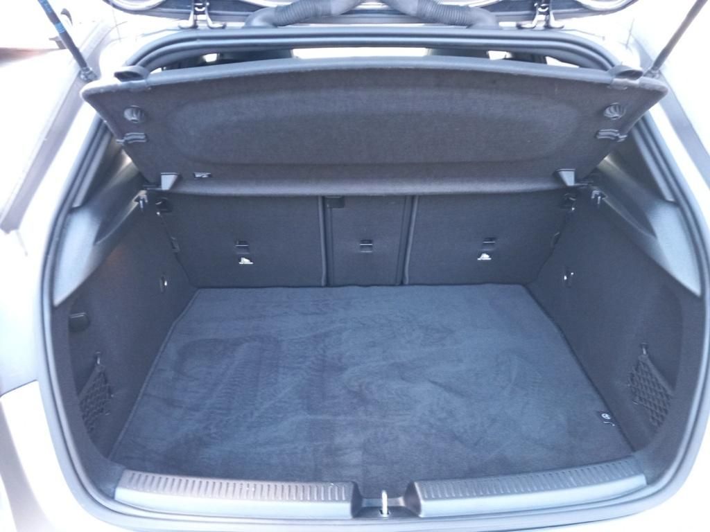 Fahrzeugabbildung Mercedes-Benz A 200 Kompaktlimousine AMG Line*Night Paket*LED