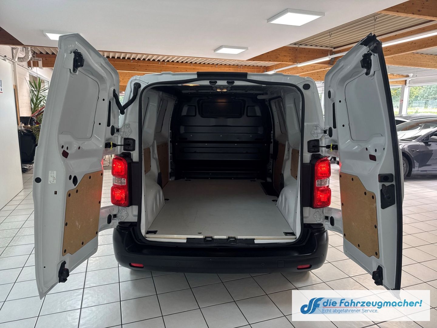 Fahrzeugabbildung Peugeot Expert Kasten Standard 1.5 BlueHDi 120 FAP EU6d