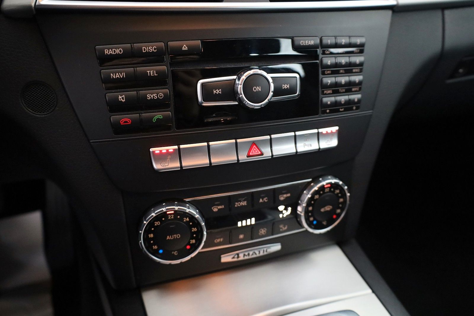 Fahrzeugabbildung Mercedes-Benz C 300CDI 4M T AMG TLeder,Navi,Xenon,SH,PDC,SR+WR