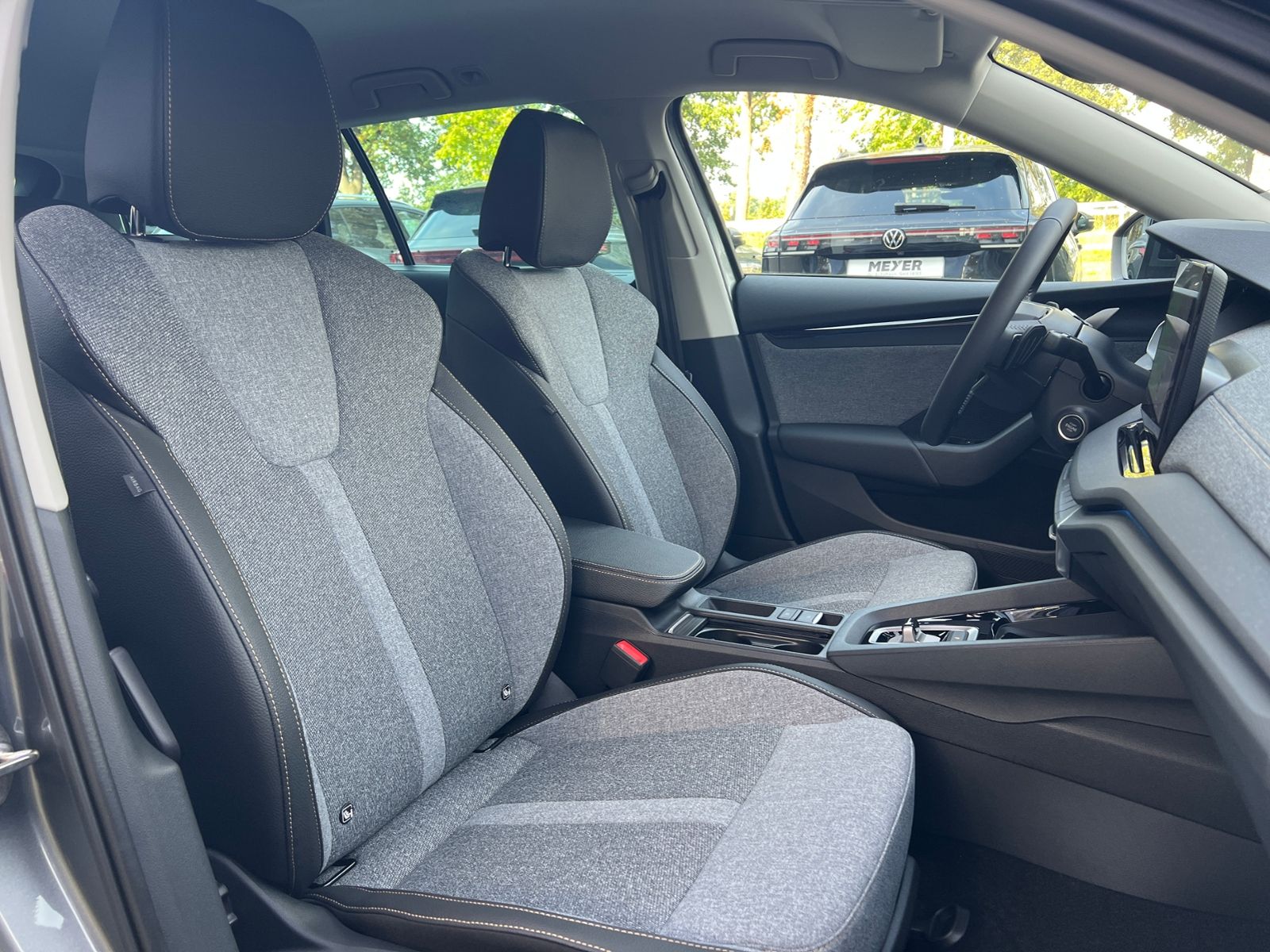 Fahrzeugabbildung SKODA Octavia Combi Tour 2.0 TDI DSG *AHK, LED, ACC, K