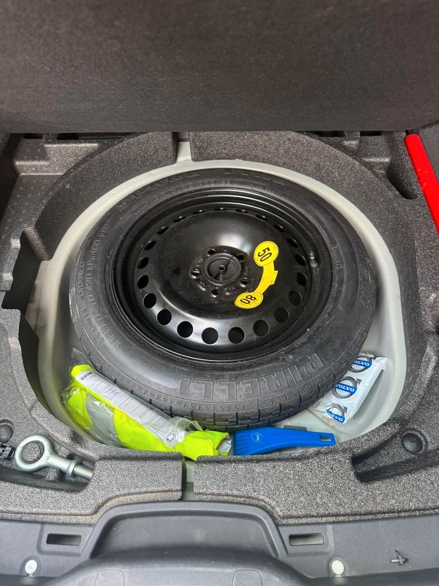 Volvo V50 2011 — photo 9
