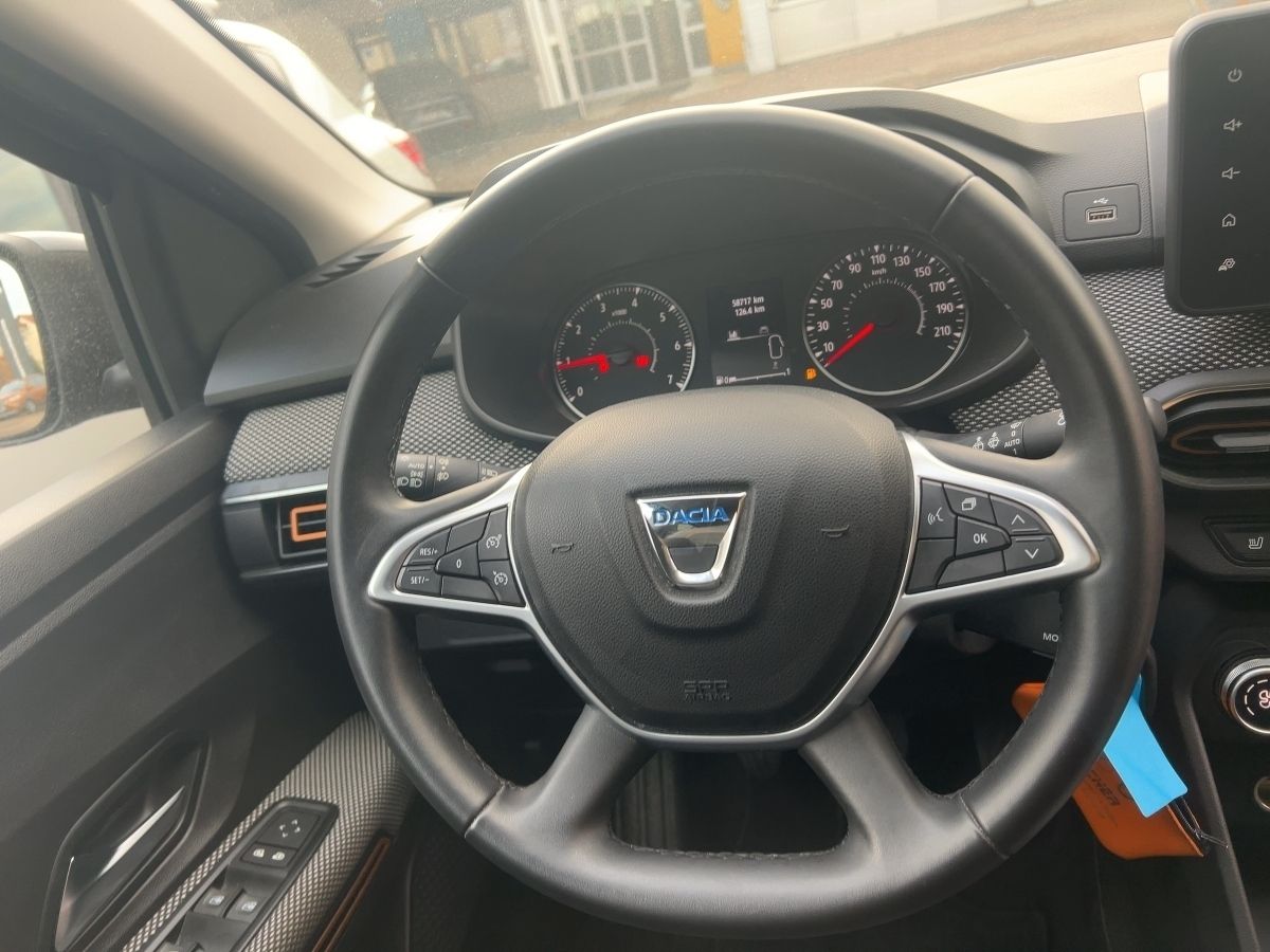 Fahrzeugabbildung Dacia Sandero Stepway Ultimate TCe 110 SHZ Kamera
