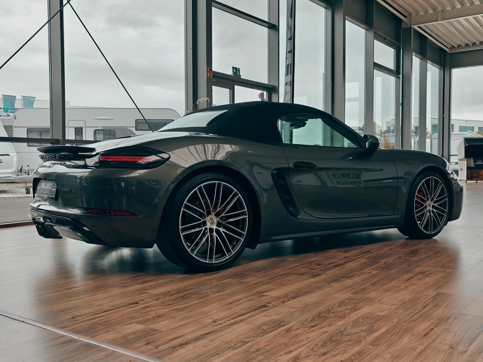 Fahrzeugabbildung Porsche BOXSTER S - 718 AVENTURINGRÜN METALLIC