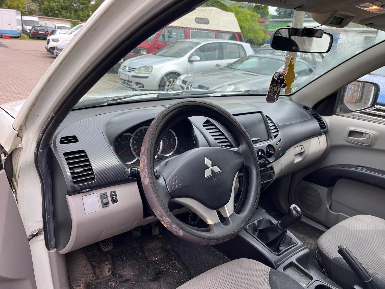 Mitsubishi L200 Inform Doppelkabine 2WD