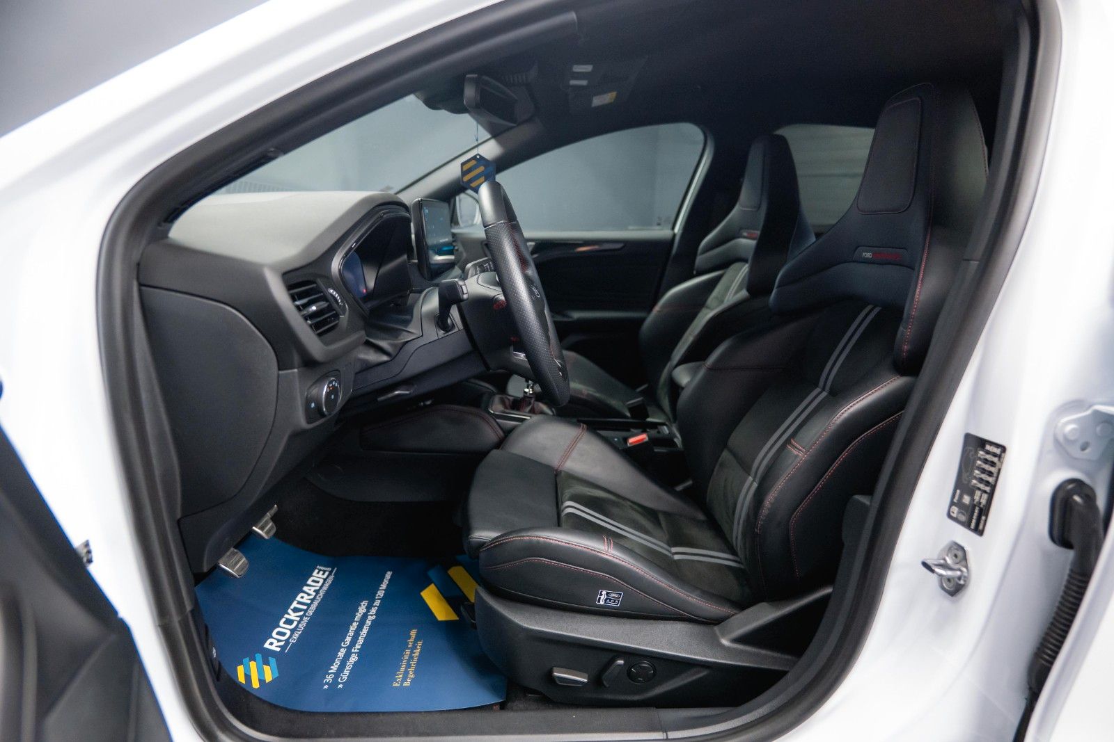 Fahrzeugabbildung Ford Focus Turnier ST X Performance *Head Up*LED*DAB*