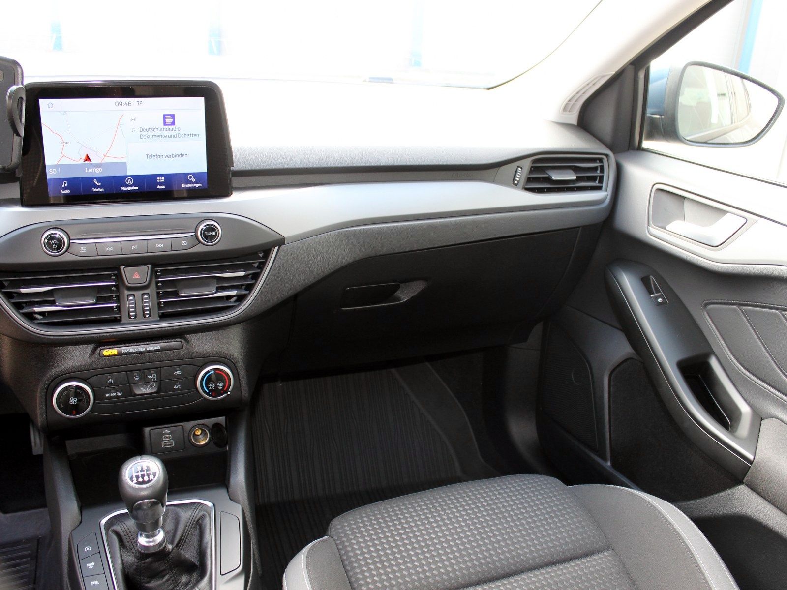 Fahrzeugabbildung Ford Focus Cool & Connect 1,0 EcoBoost Start/Stopp