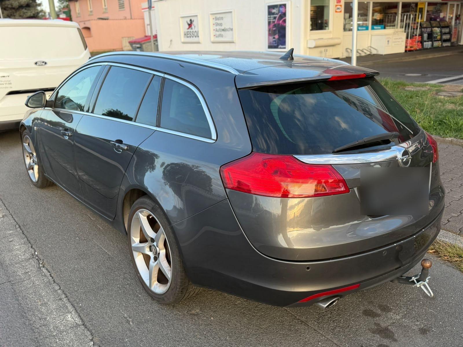Opel Insignia 2010 — interior