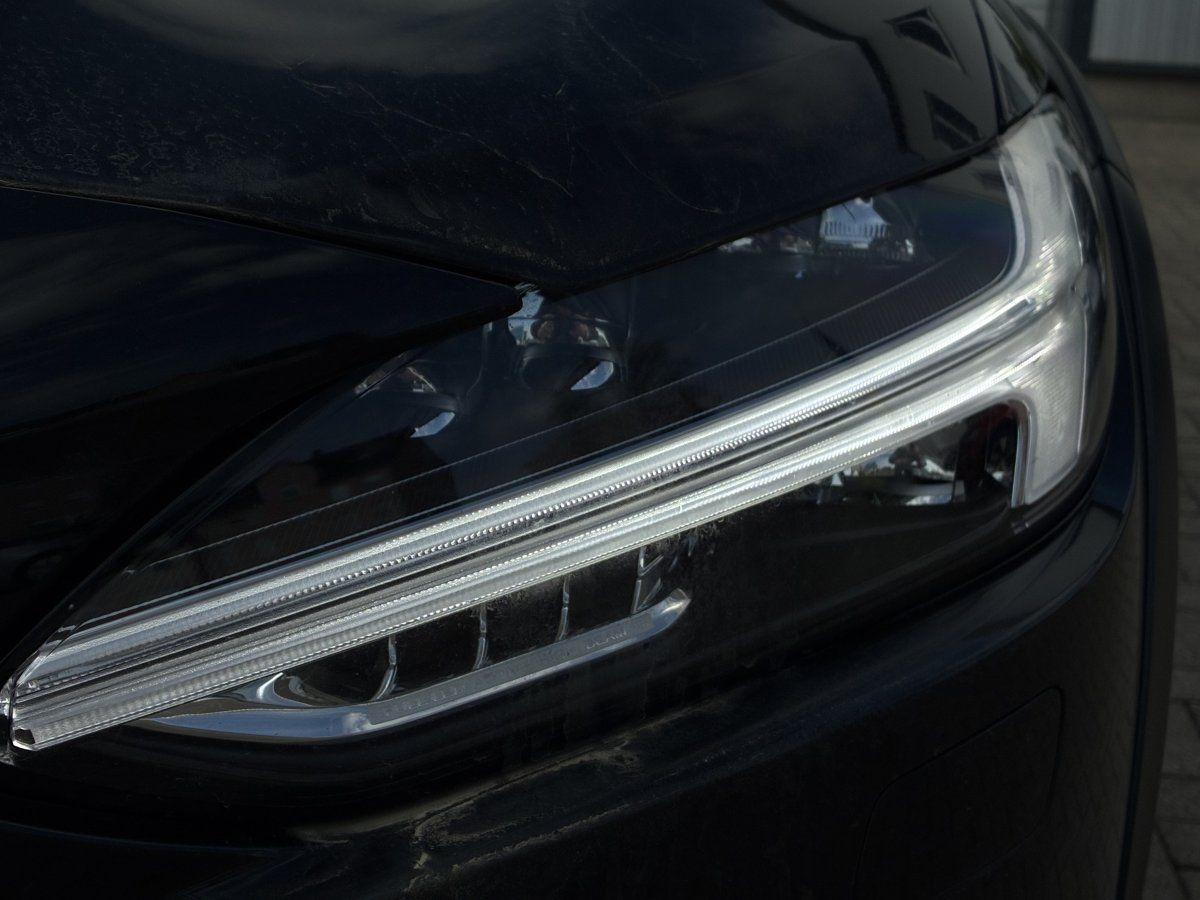 Volvo V90 Cross Country D4 AWD Pro  LED 360° NAVI AHK foto 2