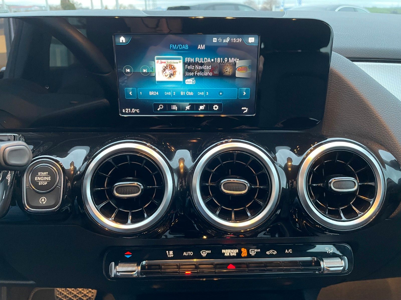 Fahrzeugabbildung Mercedes-Benz B 200 d R-Kamera+AHK+DISTR+LED+Carplay+DAB