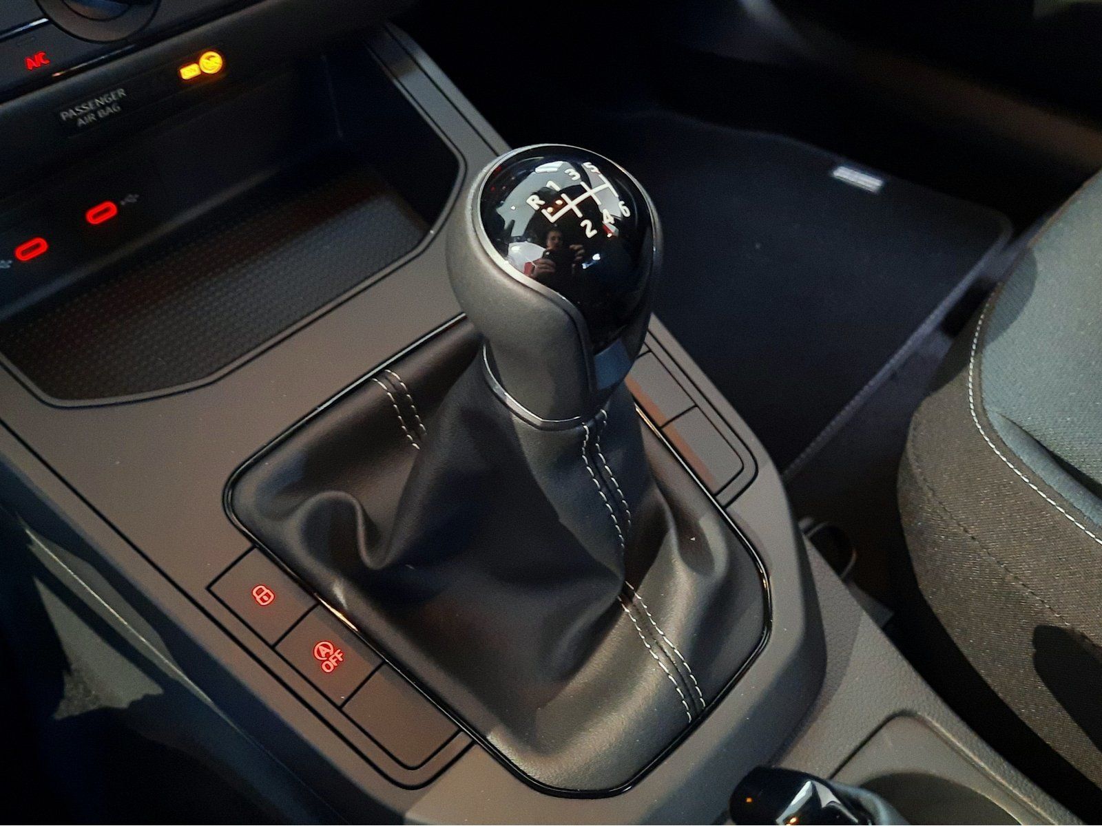 Fahrzeugabbildung SEAT Arona Facelift Style TSI*LED*Sitzhzg*PDC*ACC*APP