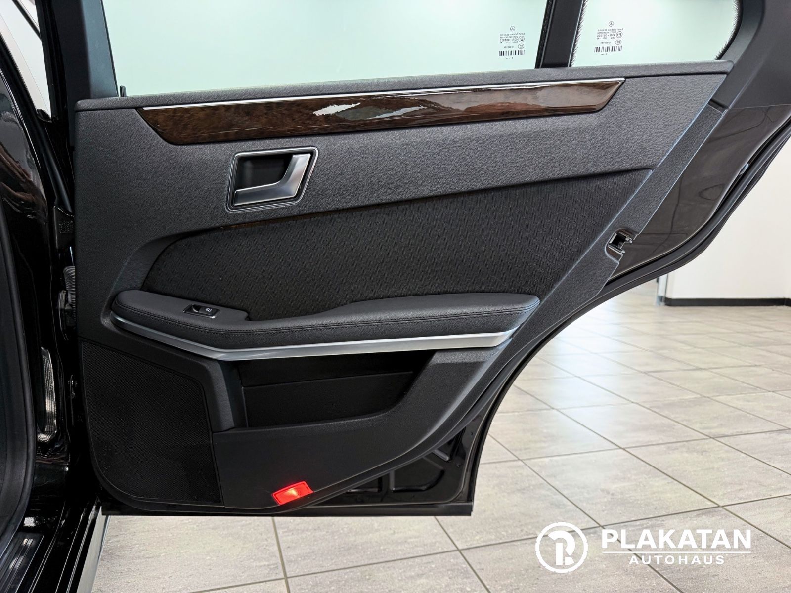 Fahrzeugabbildung Mercedes-Benz E 200 T-Modell Abst-Tempomat Navi MB-Service