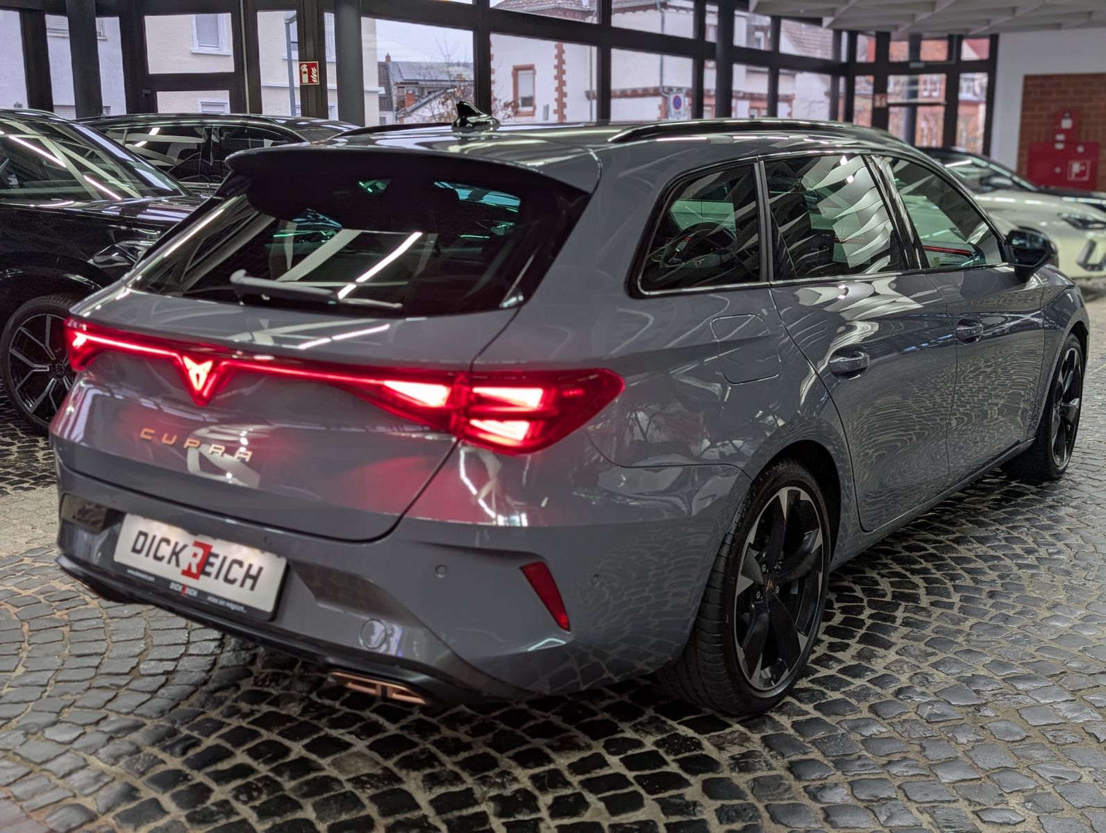 Fahrzeugabbildung CUPRA Leon 1.5 e-Hybrid PLUG-IN LED INTELIG-DRIVE EDGE