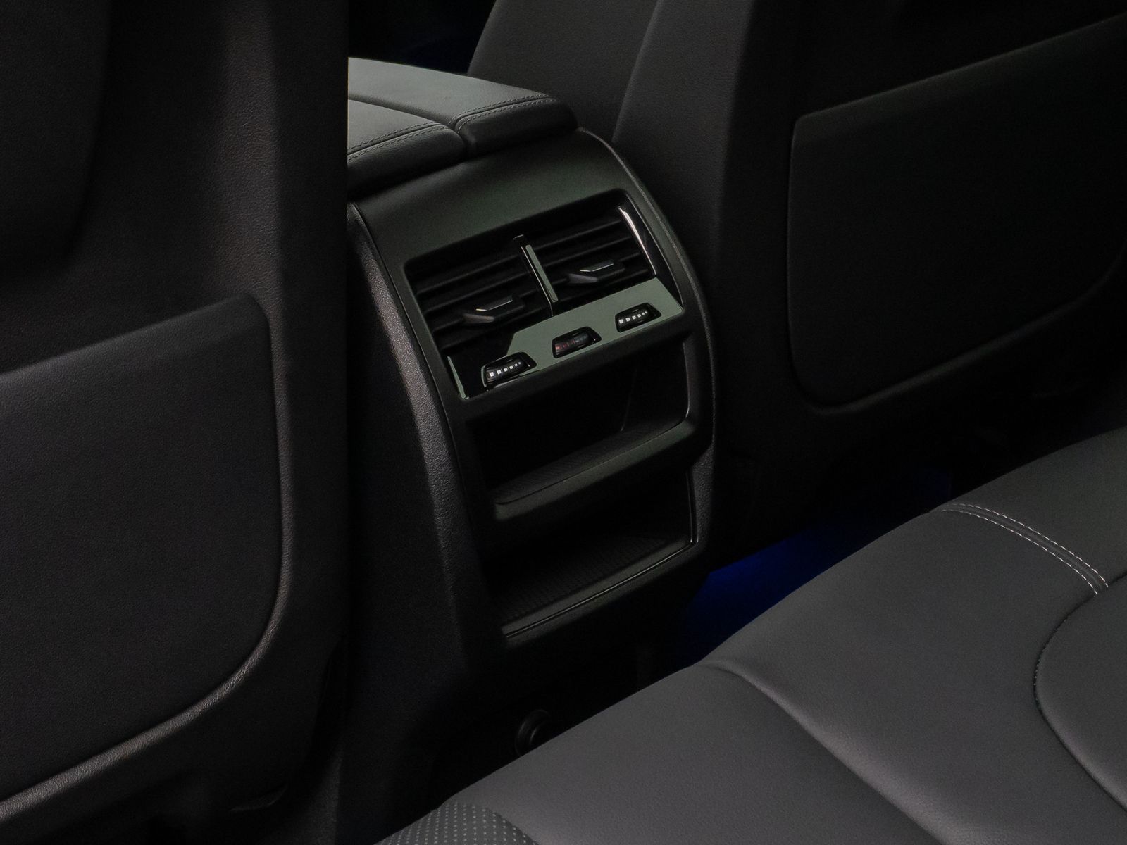 Fahrzeugabbildung BMW X5 xD30d M Sport 360°Laser HUD DAB HiFi 22Zoll