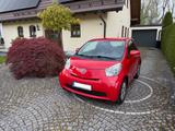 Toyota IQ 1,0-l-VVT-i, 1. Klima, 8-fach Bereift - rote Toyota IQ