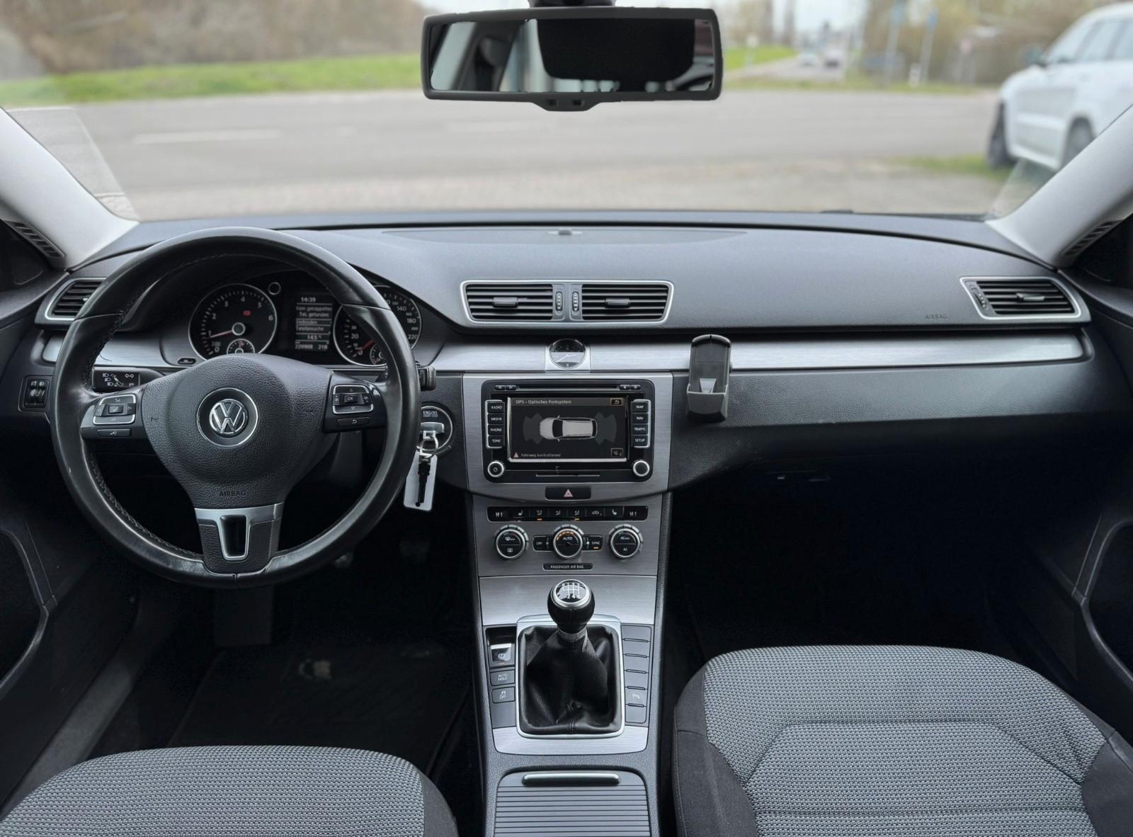 Volkswagen Passat 2012 — photo 17