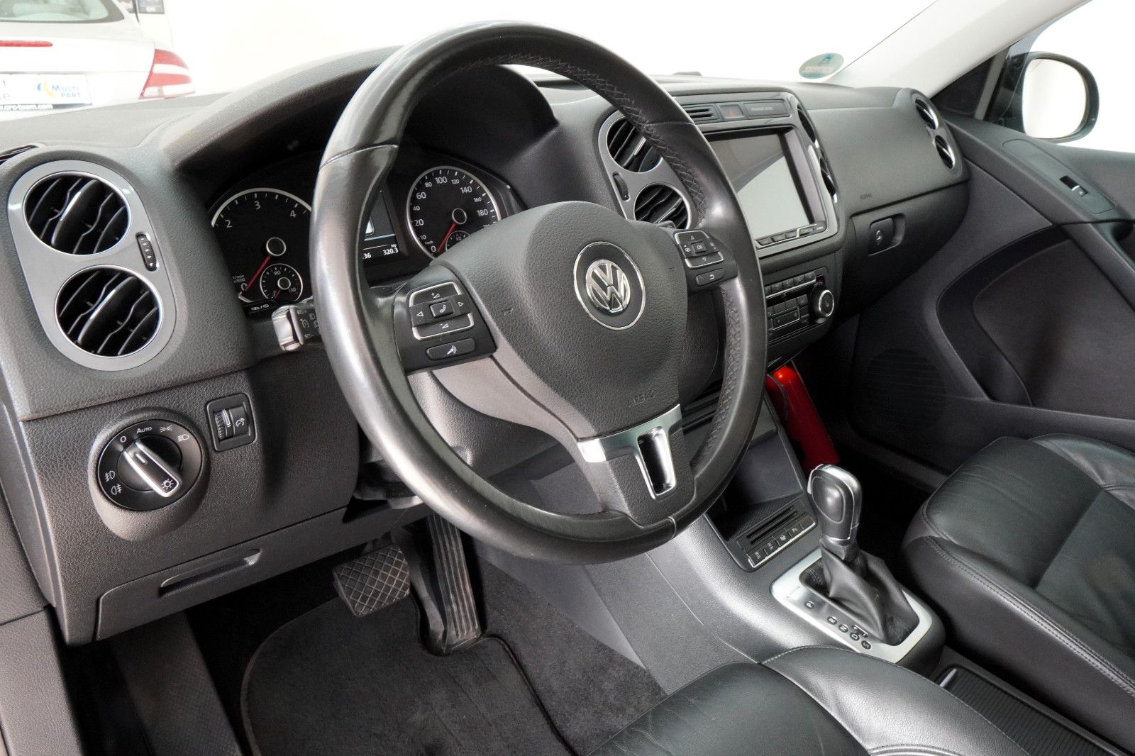 Fahrzeugabbildung Volkswagen Tiguan Sport & Style 4Motion*Aut.*Navi*Leder*AHK
