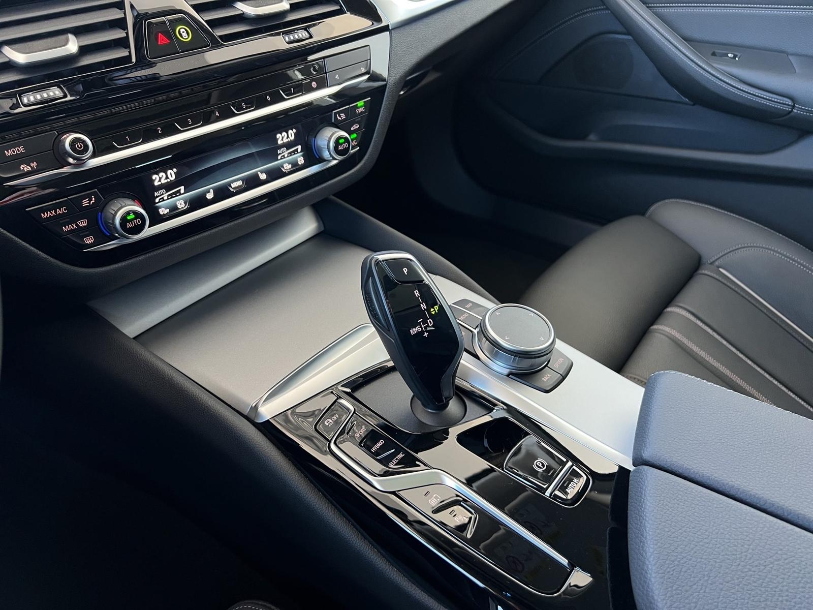 BMW 530e Touring Laser RFK HUD Pano Keyless