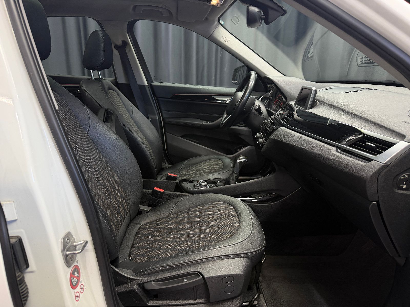 Fahrzeugabbildung BMW X1 xDrive 20 d xLine|AHK|PANO|PDC|NAVI|AUTOMATIK