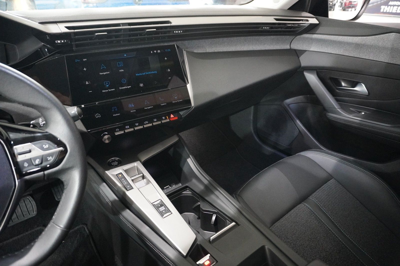 Fahrzeugabbildung Peugeot 308 SW 1.2 HYBRID ALLURE DSC NAVI/LED/KAMERA/DAB