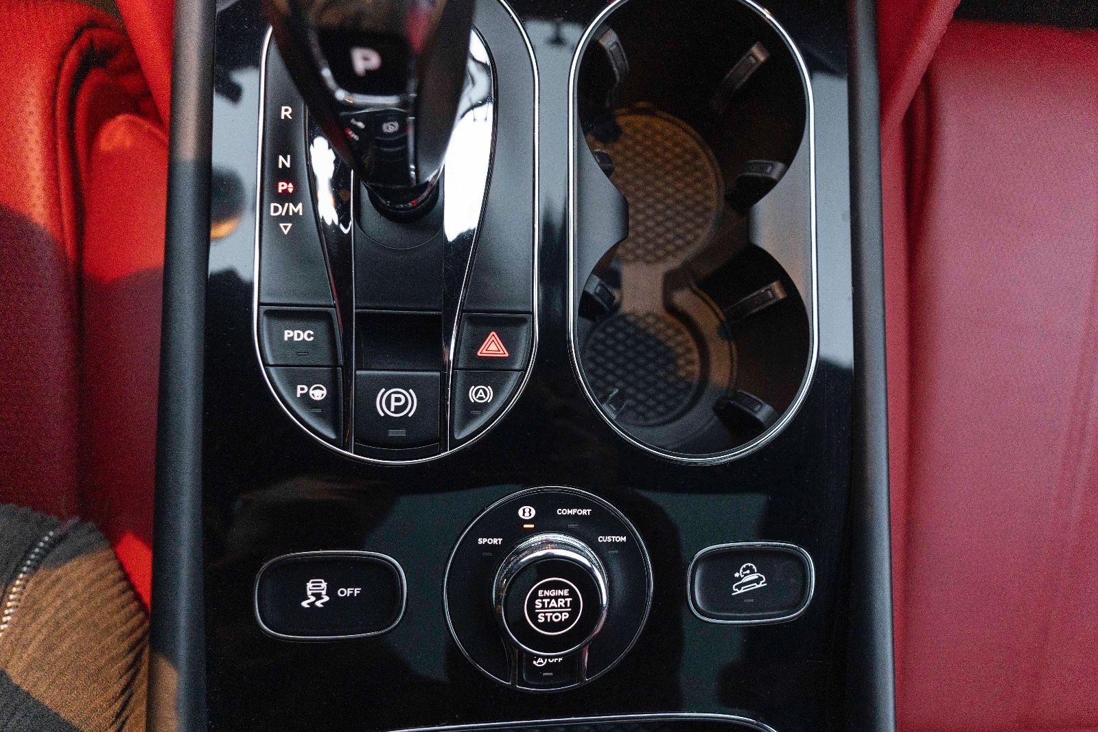 Fahrzeugabbildung Bentley Bentayga V8 HUD 360° MASSAGE ACC TOTW