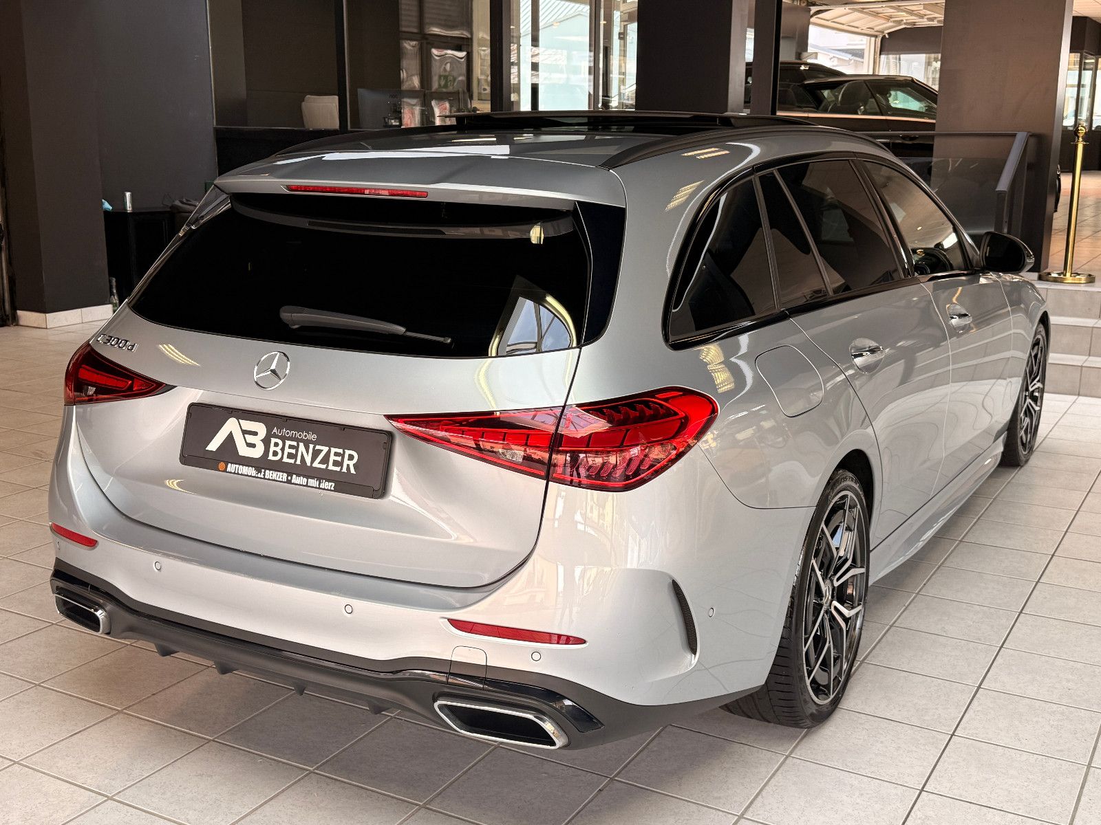 Fahrzeugabbildung Mercedes-Benz C 300TD/AMG/PANO/AMBIENTE/KAMERA/LED/MASSAGE